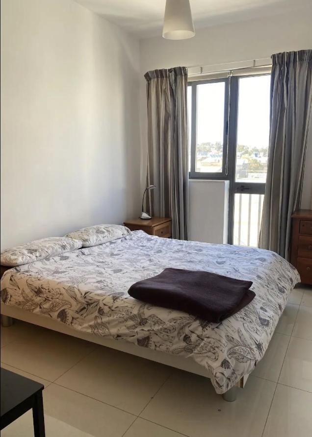 Bright Shared Bath Balcony For Woman Only * Is-Swieqi